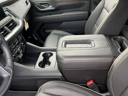 Used 2024 Chevrolet Suburban Premier image 6