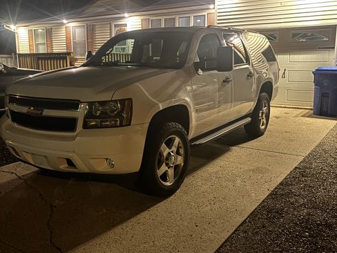 Used 2007 Chevrolet Suburban 2500 image 9