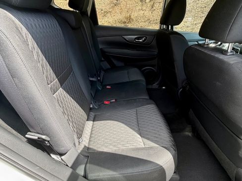 Used 2017 Nissan Rogue SV image 15