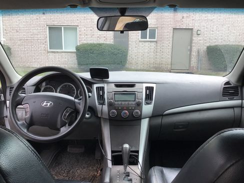 Used 2010 Hyundai Sonata GLS image 6