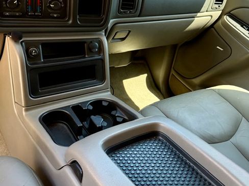 Used 2004 Chevrolet Tahoe Z71 w/ Z71 Preferred Equipment Group AWD/4WD image 15