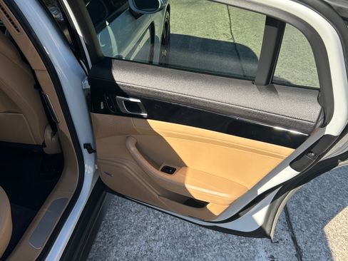 Used 2018 Porsche Panamera image 12