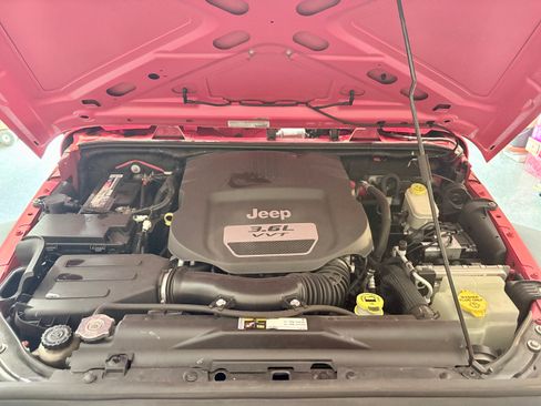 Used 2013 Jeep Wrangler Sport AWD/4WD image 10