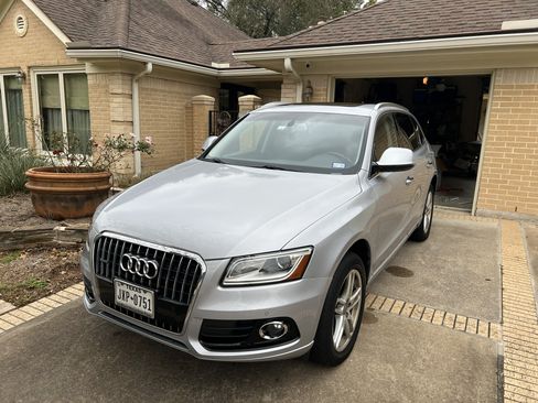 Used 2017 Audi Q5 2.0T Premium Plus w/ Technology Package image 4