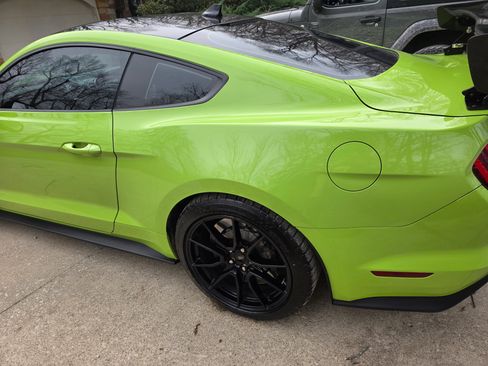 Used 2020 Ford Mustang Shelby GT350 w/ Technology Package image 9