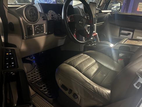 Used 2004 HUMMER H2 w/ Preferred Equipment Group image 14