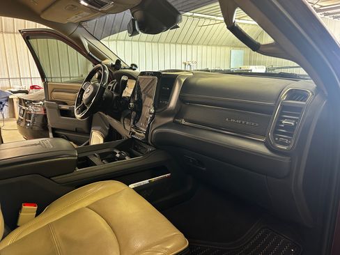 Used 2019 RAM 3500 Limited w/ Max Tow Package AWD/4WD image 10