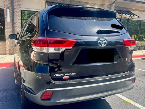 Used 2019 Toyota Highlander LE FWD image 4