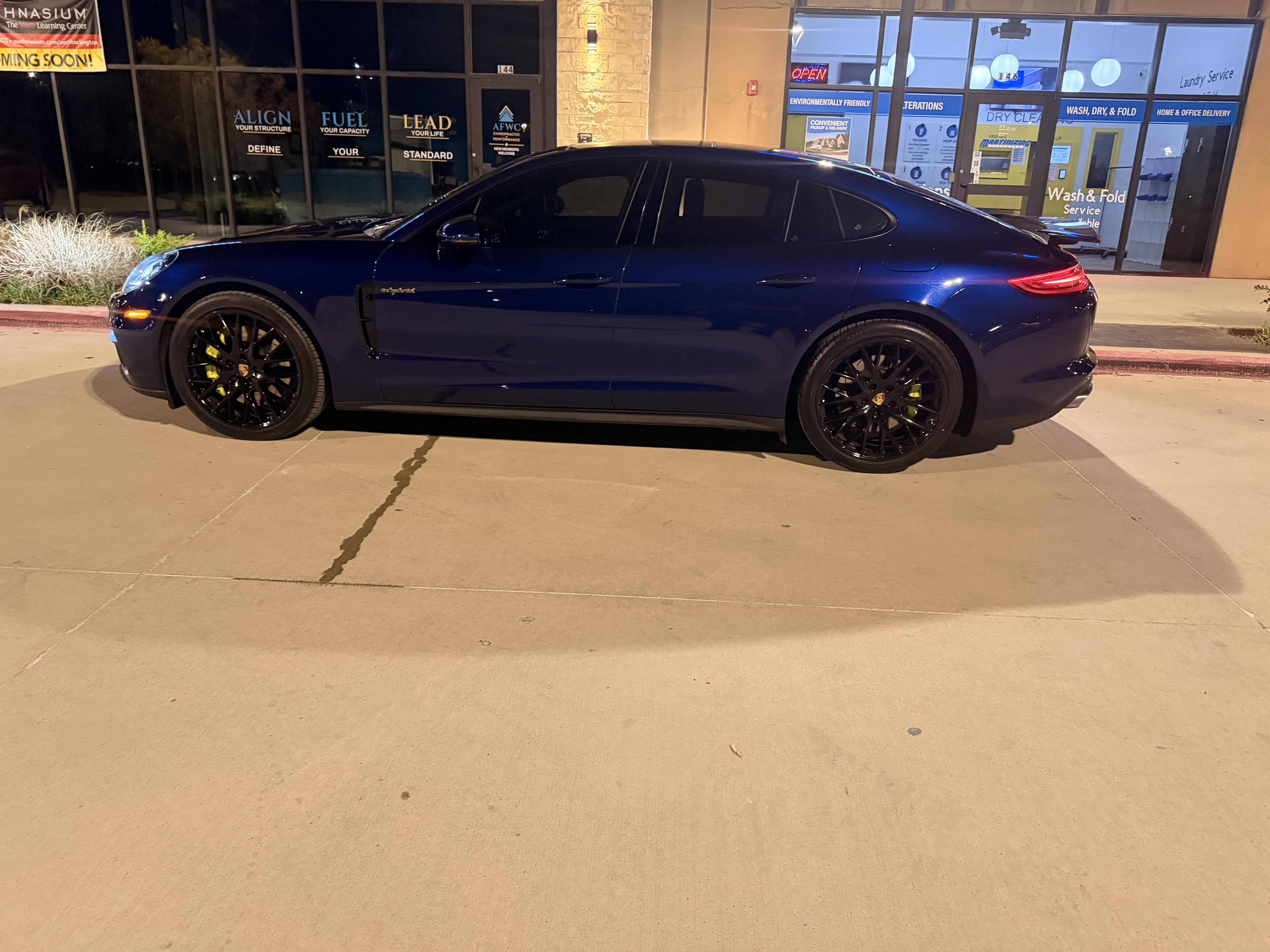 Used 2020 Porsche Panamera 4 E-Hybrid AWD/4WD image 2