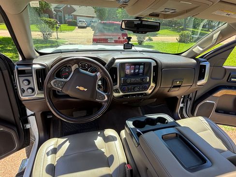 Used 2018 Chevrolet Silverado 1500 LTZ AWD/4WD image 16