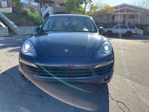 Used 2013 Porsche Cayenne S image 4