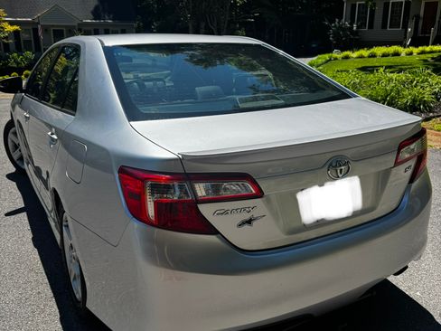 Used 2012 Toyota Camry SE FWD image 10