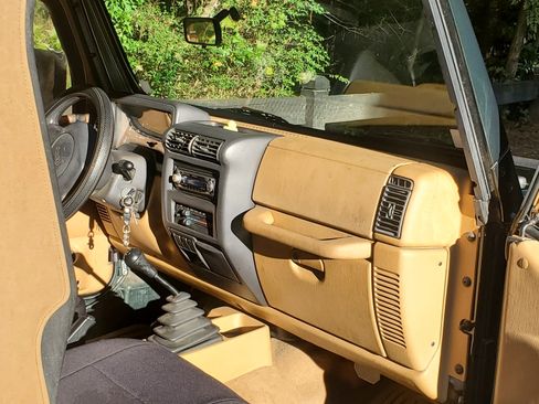 Used 1997 Jeep Wrangler SE image 8