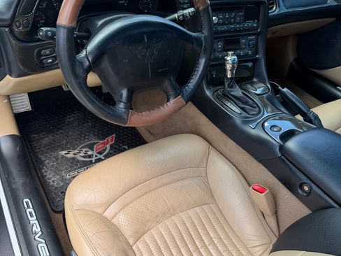 Used 1998 Chevrolet Corvette Coupe w/ Roof Pkg RWD image 16
