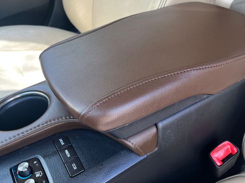 Used 2013 Toyota Avalon Limited image 28