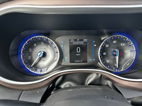 Used 2024 Chrysler Voyager LX image 19