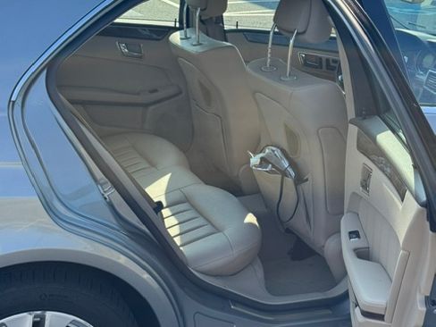 Used 2010 Mercedes-Benz E 550 Sedan image 13