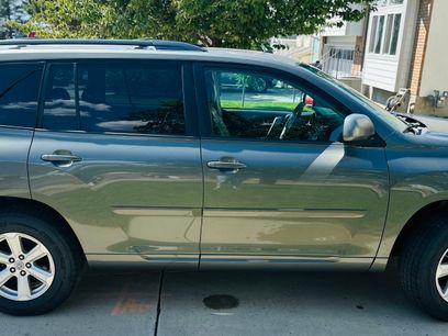 Used 2010 Toyota Highlander SE