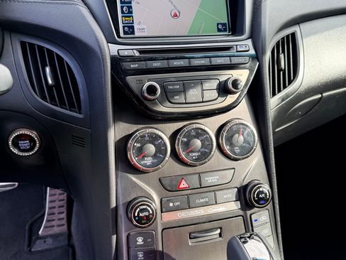 Used 2013 Hyundai Genesis 3.8 image 24