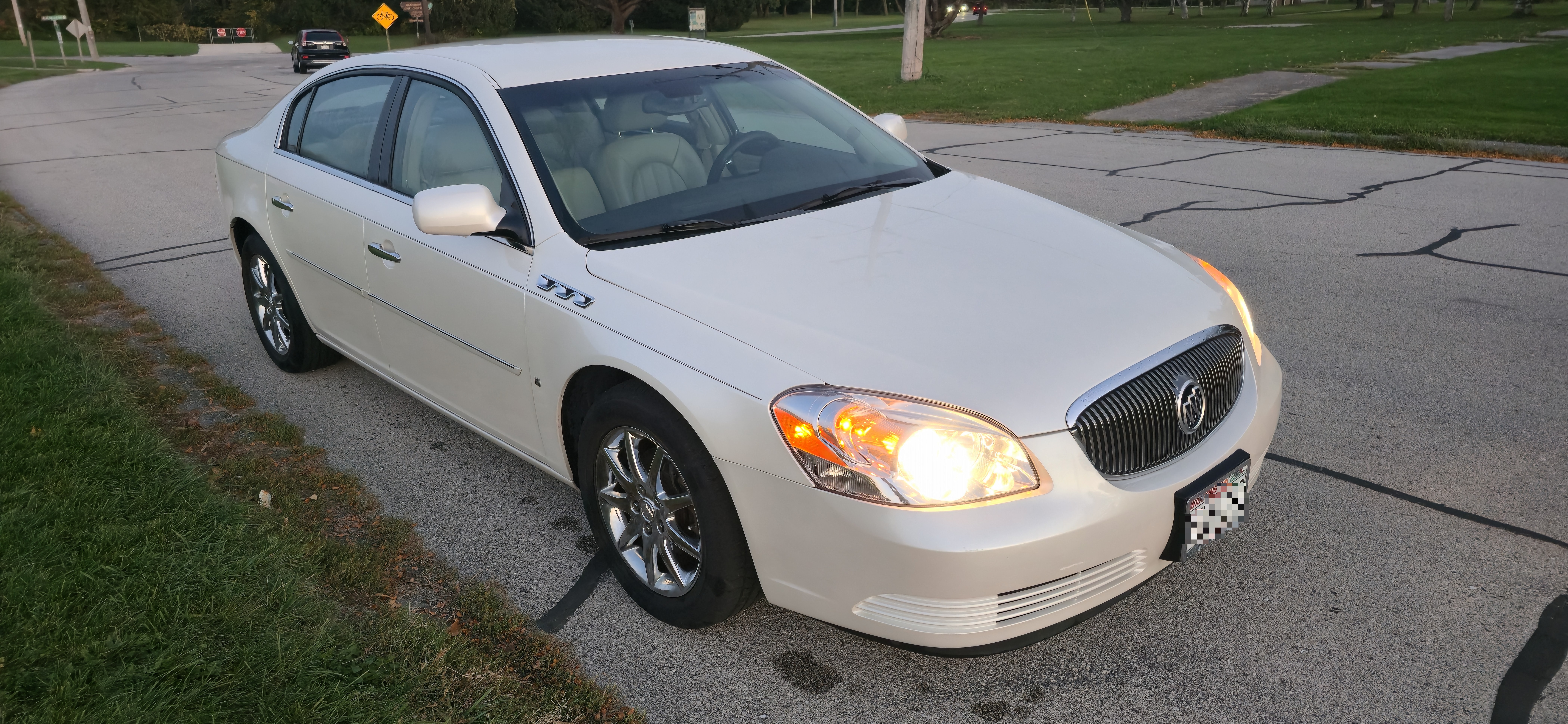 Used 2008 Buick Lucerne CXL w/ Driver Confidence Package FWD image 20
