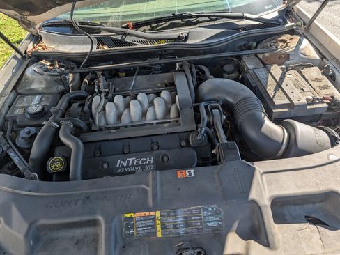 Used 2001 Lincoln Continental image 8