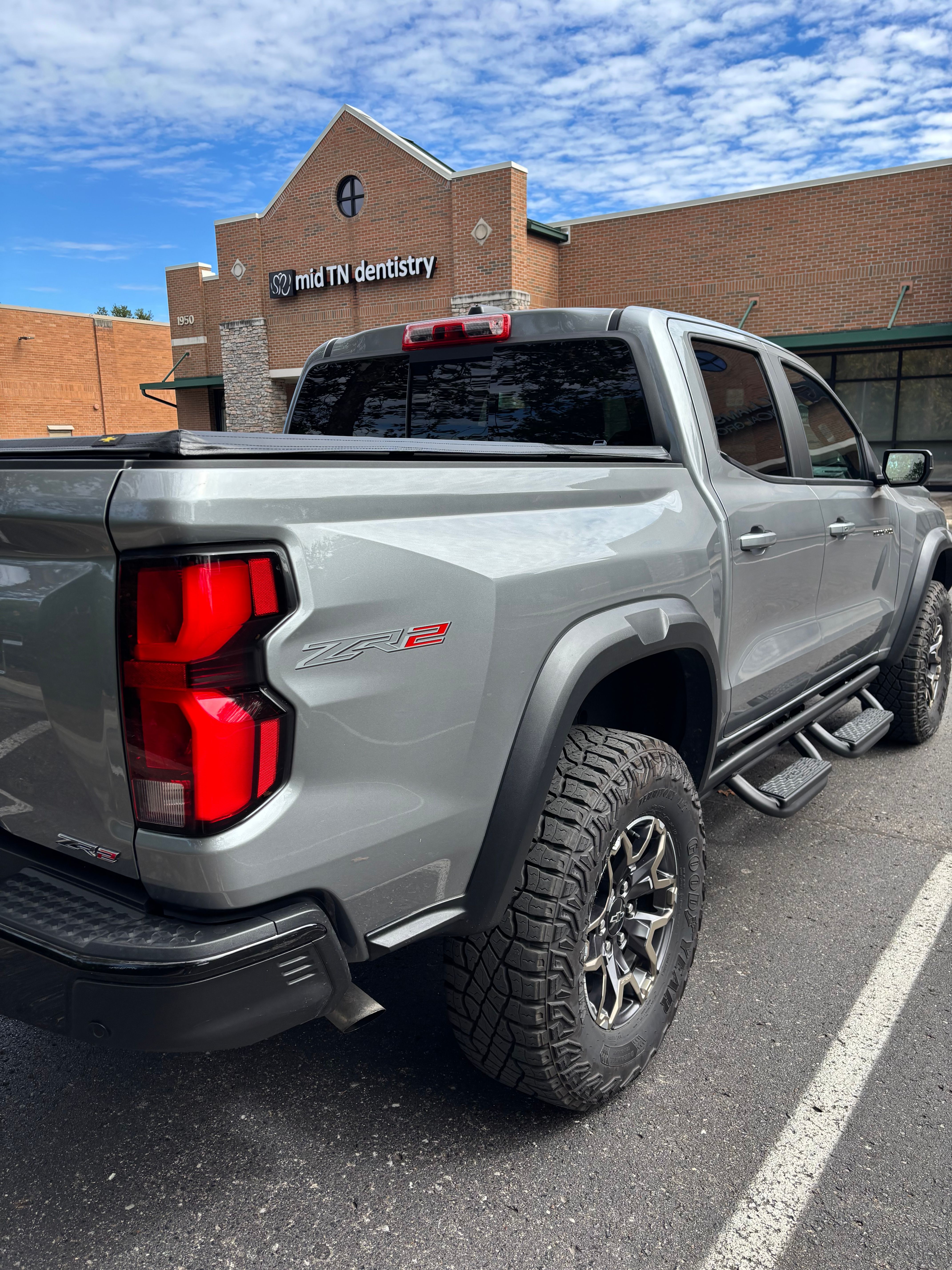 Used 2025 Chevrolet Colorado ZR2 w/ Technology Package AWD/4WD image 2