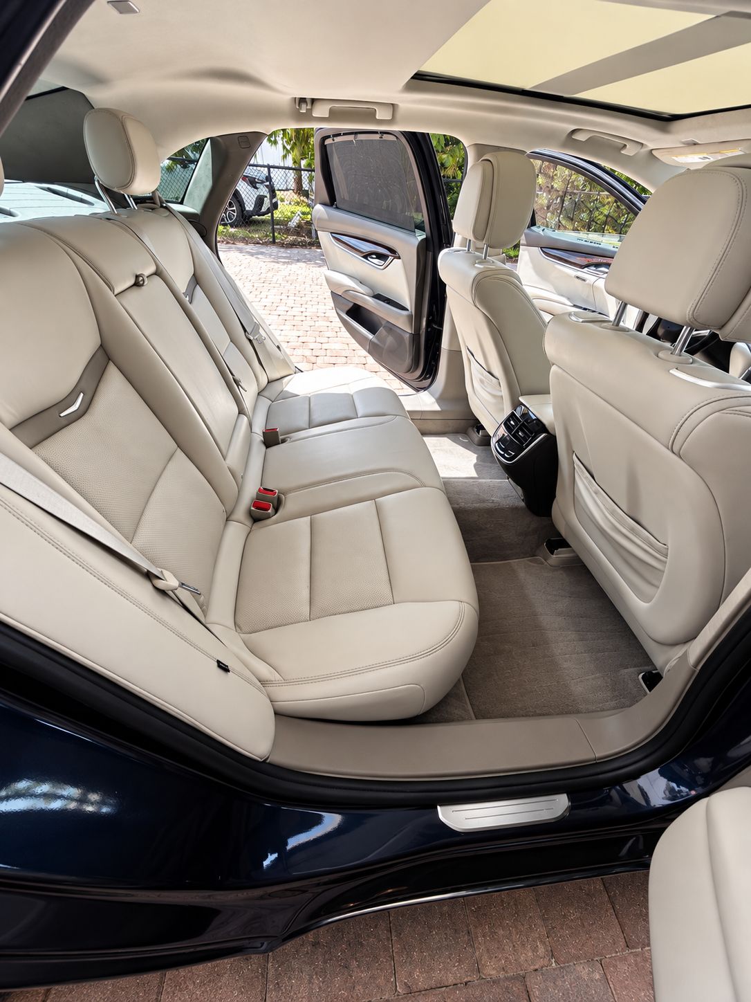 Used 2013 Cadillac XTS Platinum FWD image 14
