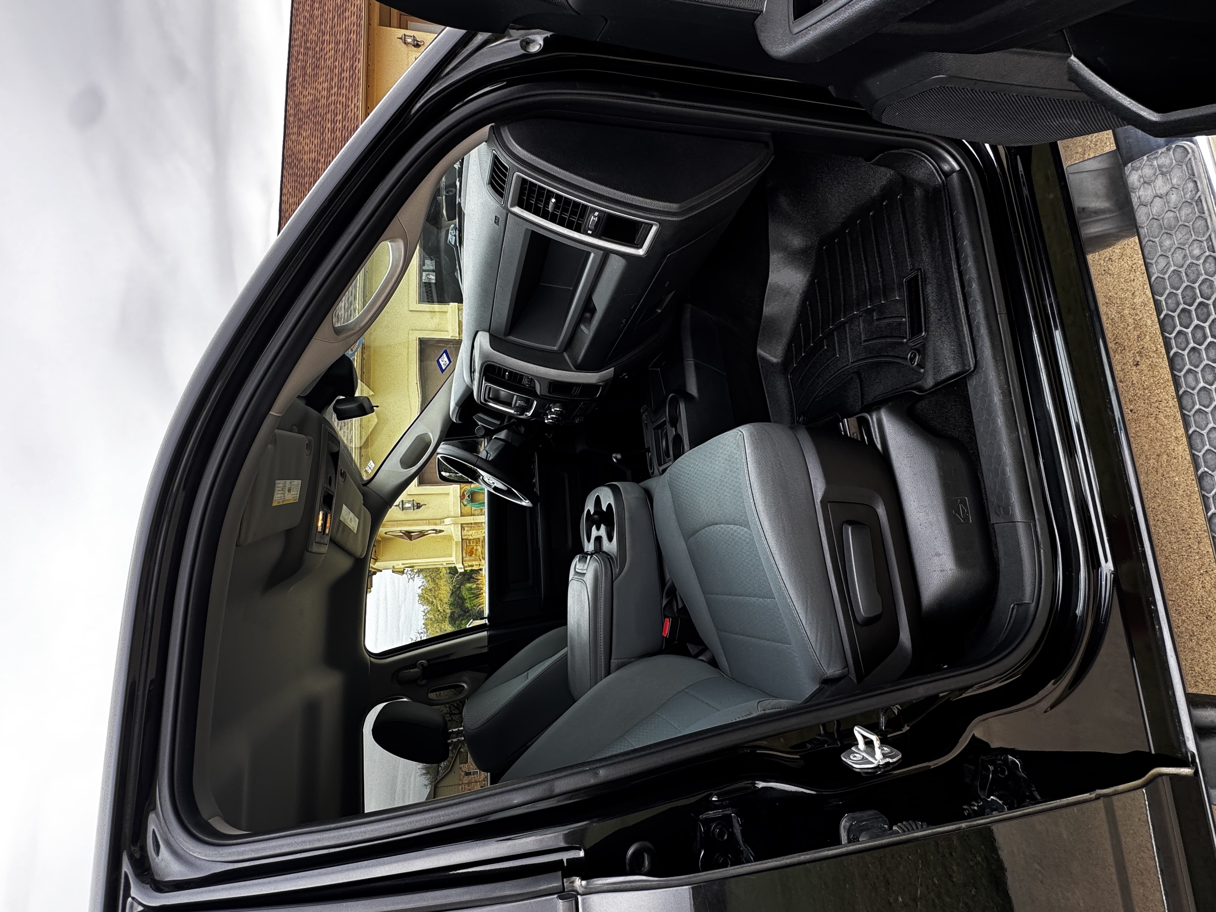 Used 2015 RAM 2500 Tradesman w/ Chrome Appearance Group AWD/4WD image 15