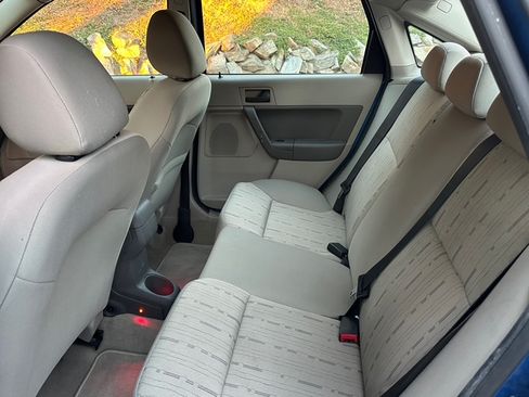 Used 2010 Ford Focus SE image 27
