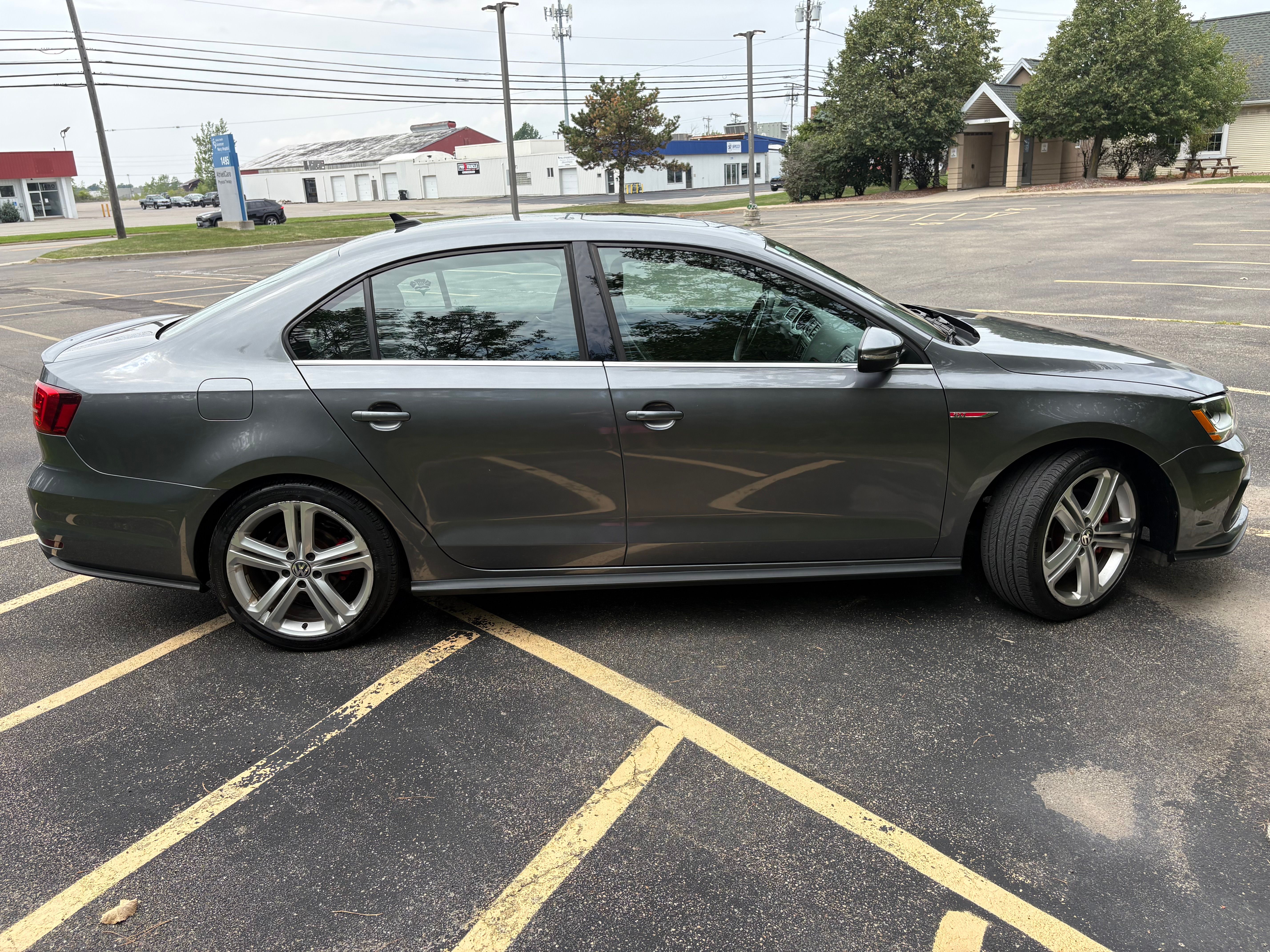 Used 2017 Volkswagen Jetta GLI FWD image 2