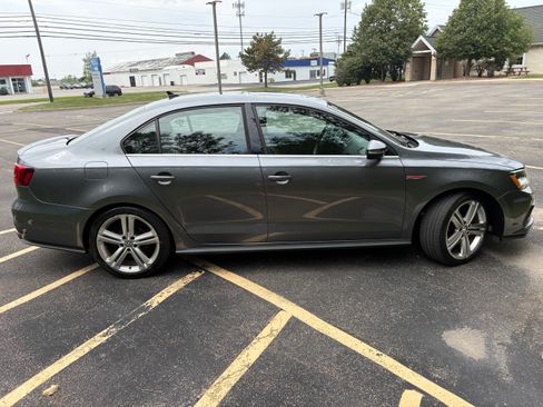 Used 2017 Volkswagen Jetta GLI FWD image 2