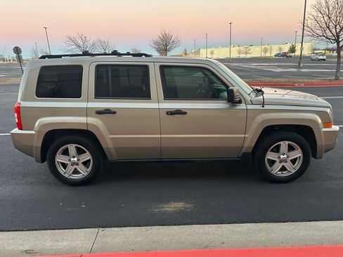 Used 2010 Jeep Patriot Sport image 6