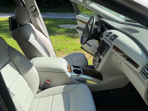 Used 2012 Mercedes-Benz R 350 4MATIC image 14