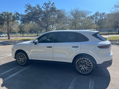 Used 2020 Porsche Cayenne Sport Utility 4D image 1
