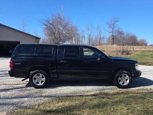 Used 2011 Dodge Dakota Big Horn image 2