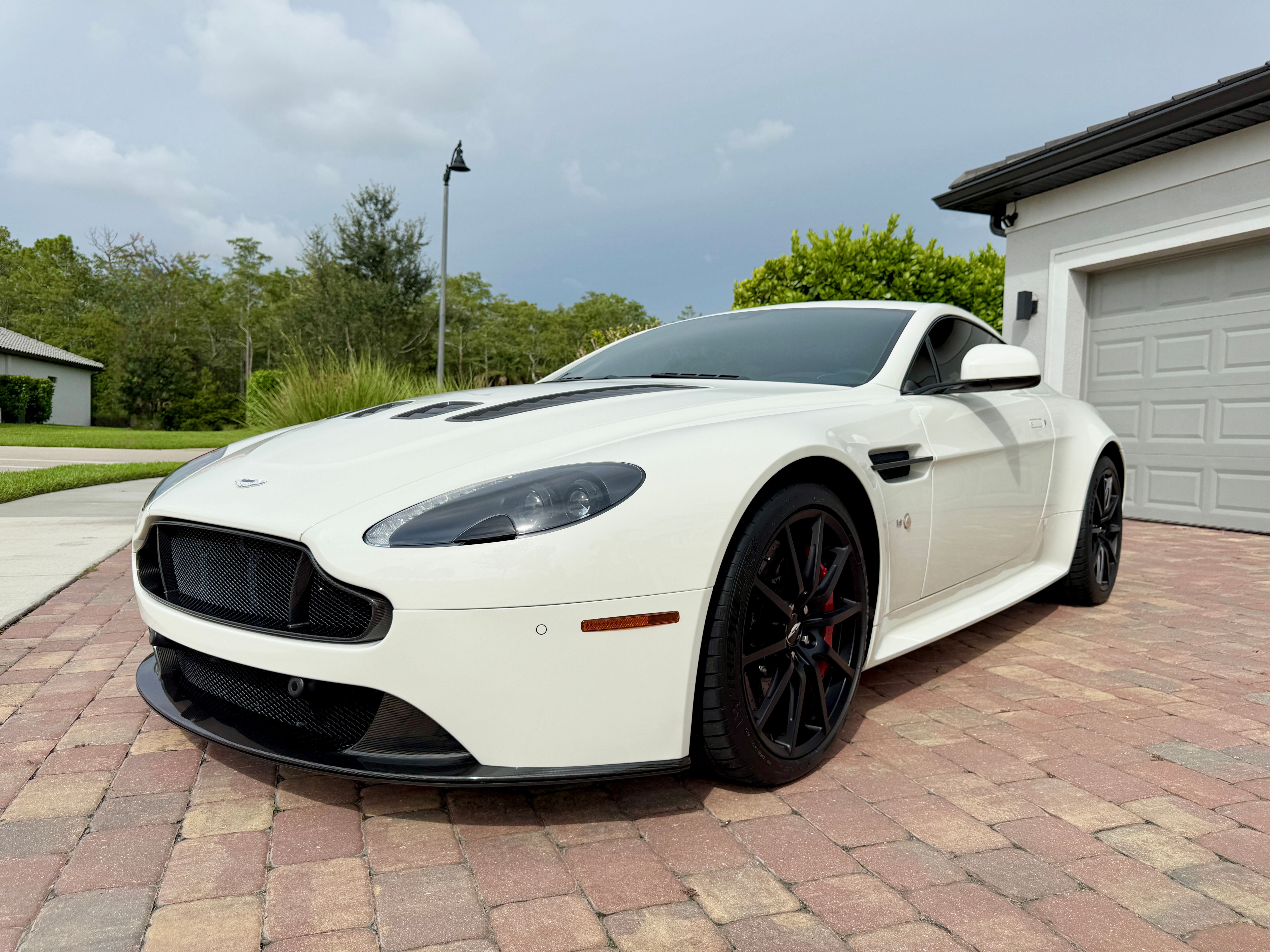 Used 2017 Aston Martin V12 Vantage S RWD image 6