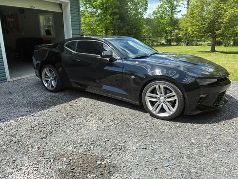 Used 2016 Chevrolet Camaro SS RWD image 2