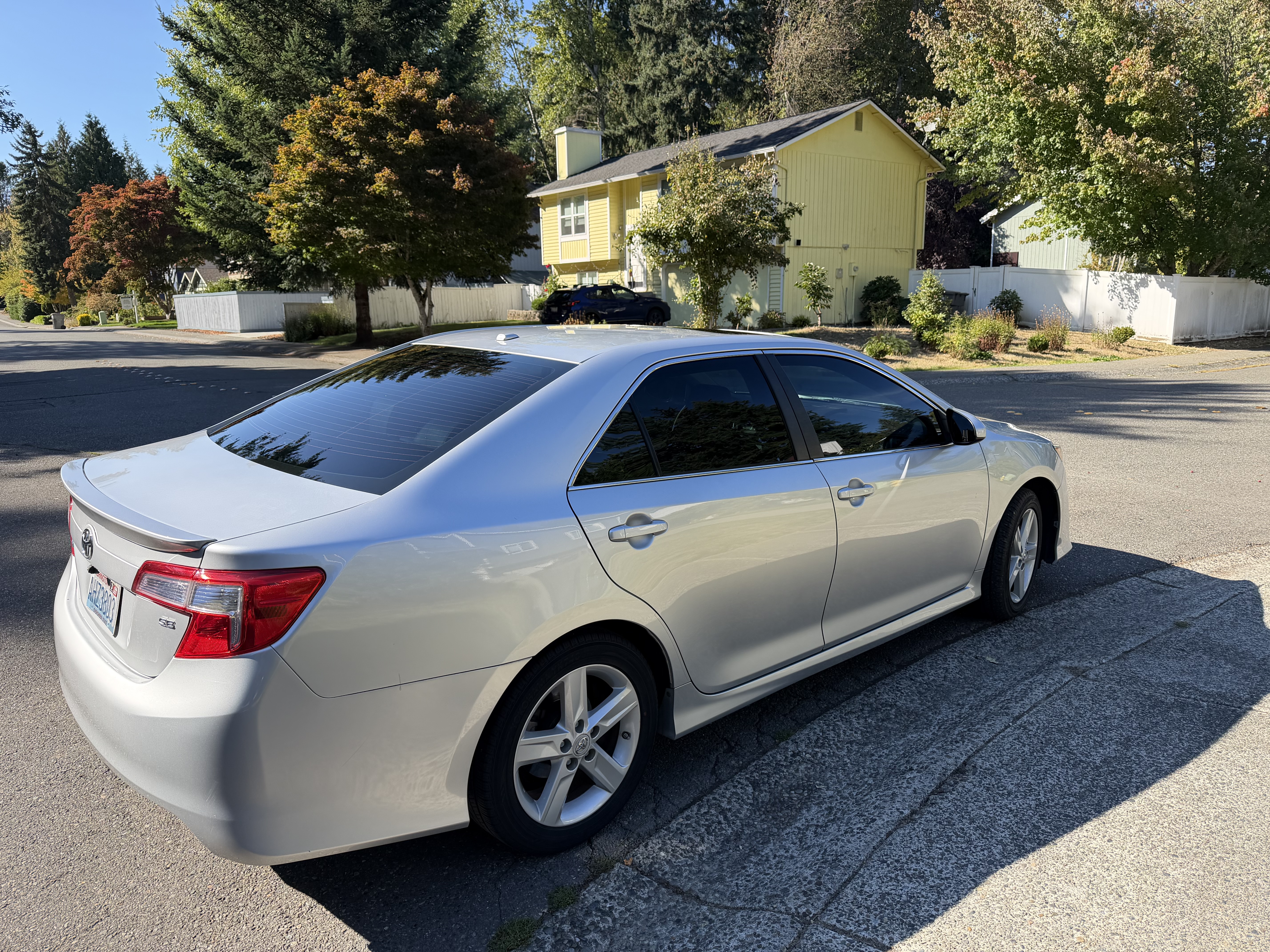 Used 2012 Toyota Camry SE FWD image 5