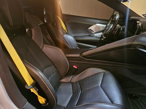 Used 2021 Chevrolet Corvette Stingray Premium Cpe w/ Z51 Performance Package image 5