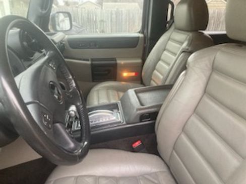 Used 2005 HUMMER H2 image 2