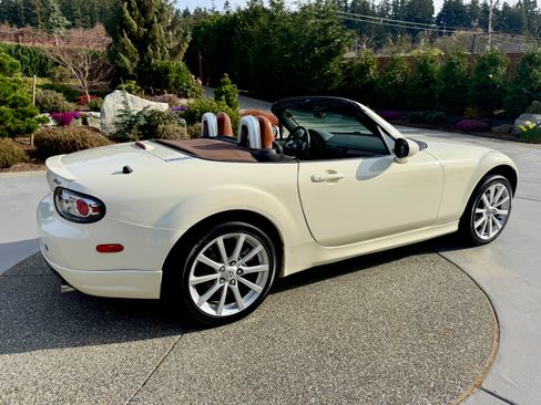 Used 2007 MAZDA MX-5 Miata Grand Touring w/ Premium Pkg image 4