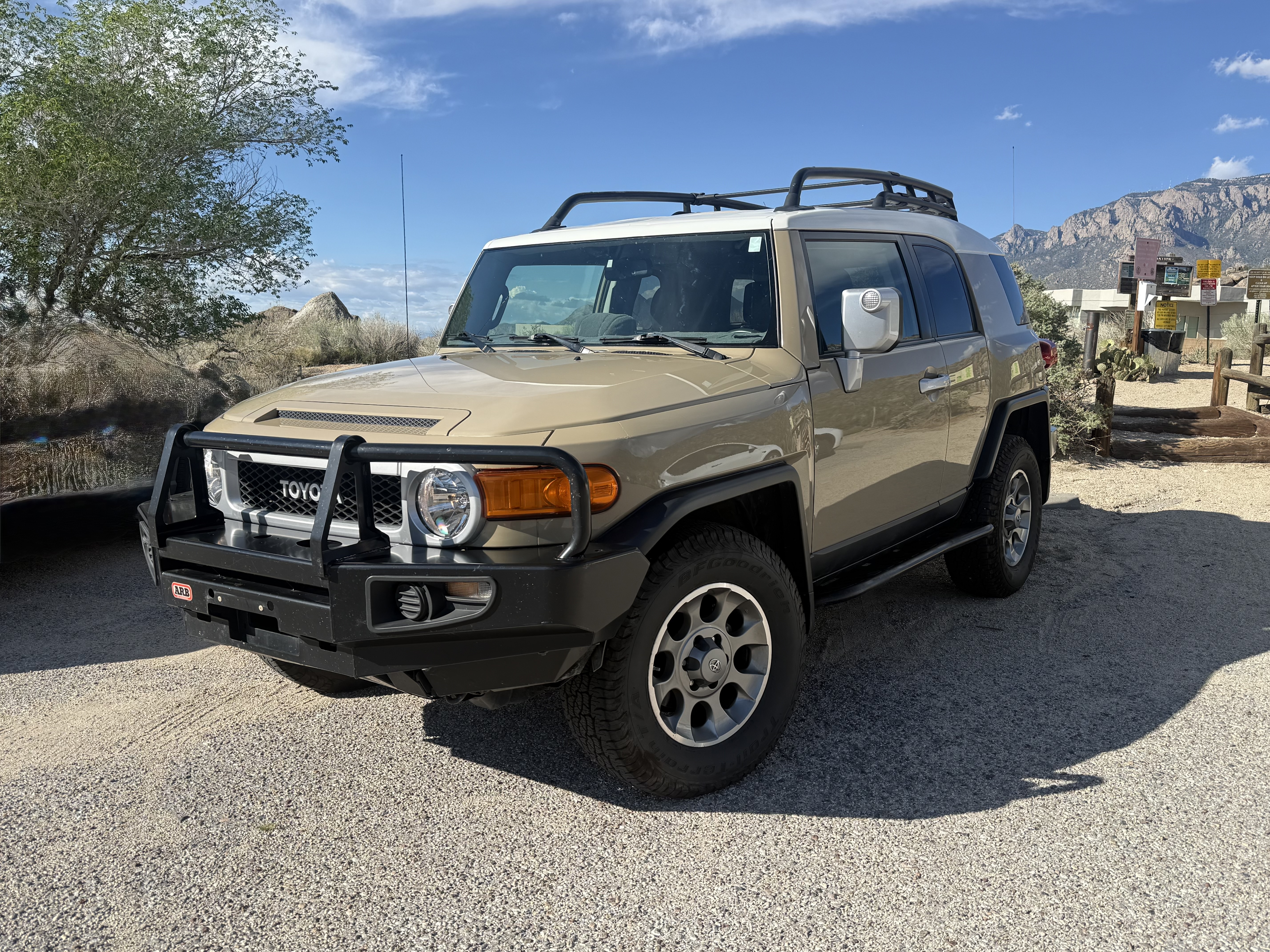 Used 2012 Toyota FJ Cruiser 4WD w/ Upgrade Pkg image 4
