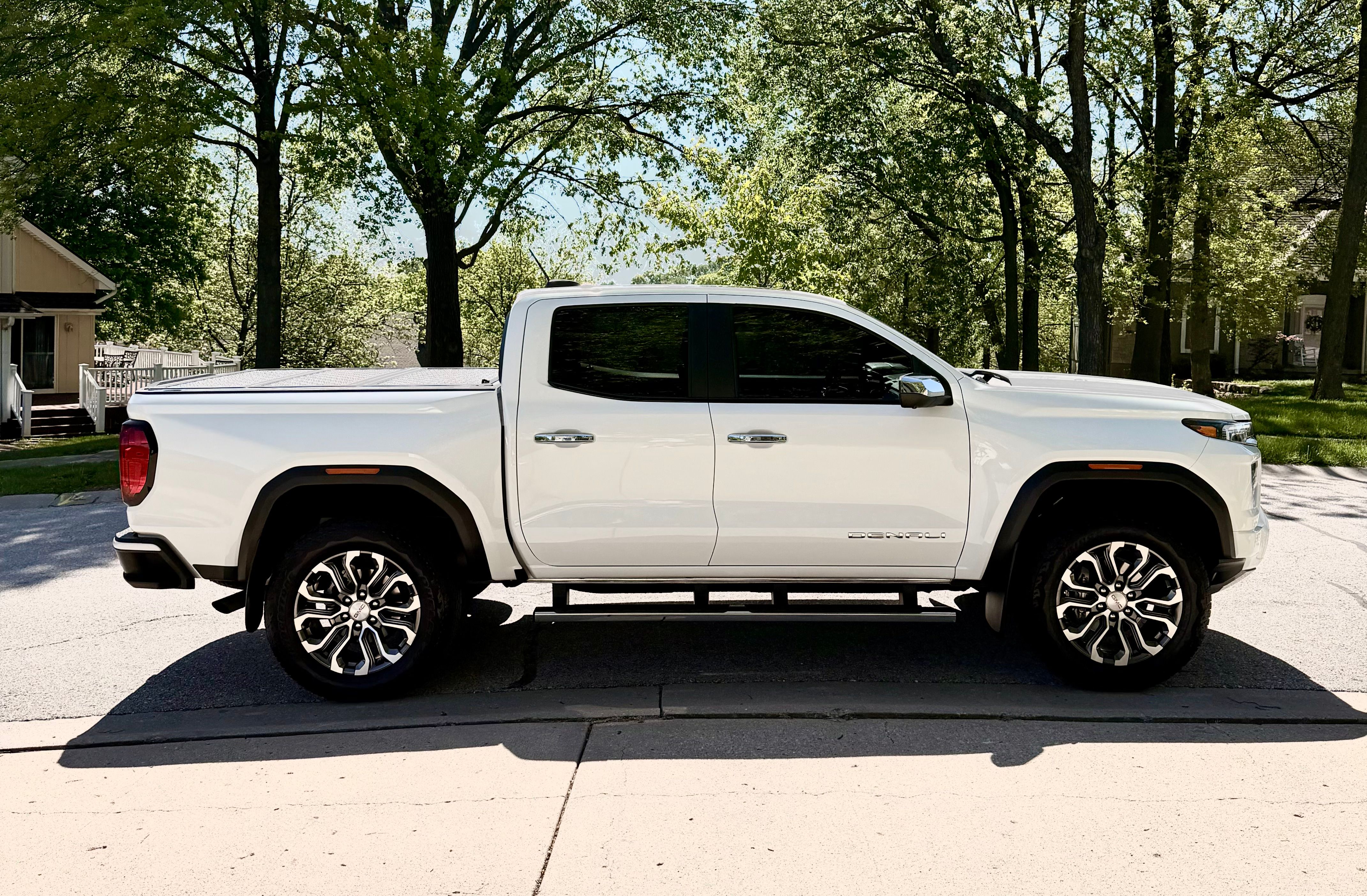 Used 2025 GMC Canyon Denali AWD/4WD image 8