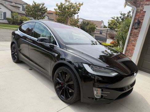 Used 2021 Tesla Model X Performance AWD/4WD image 4