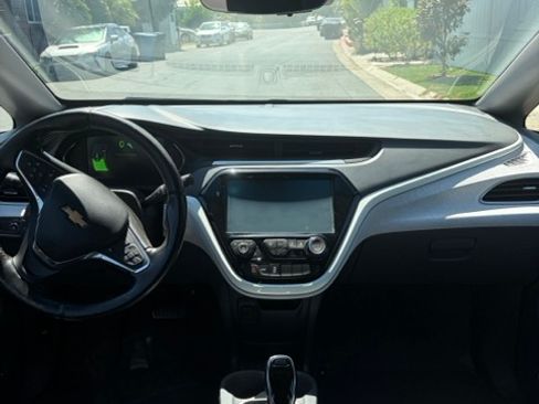 Used 2020 Chevrolet Bolt Premier w/ Infotainment Package FWD image 12