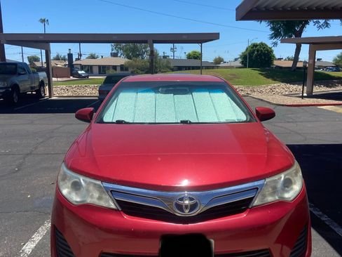 Used 2014 Toyota Camry LE FWD image 2