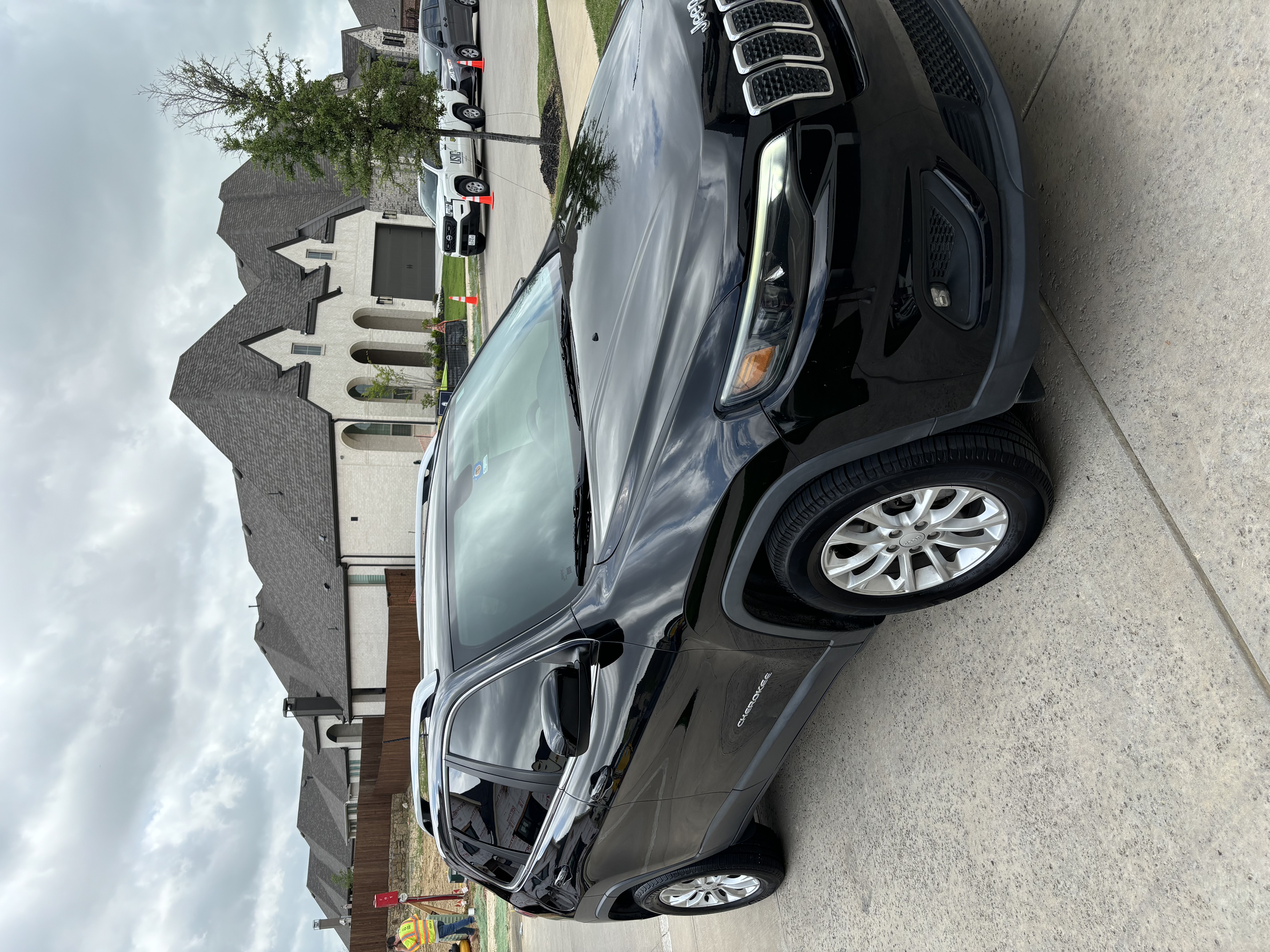 Used 2019 Jeep Cherokee Latitude w/ Popular Appearance Group FWD image 5