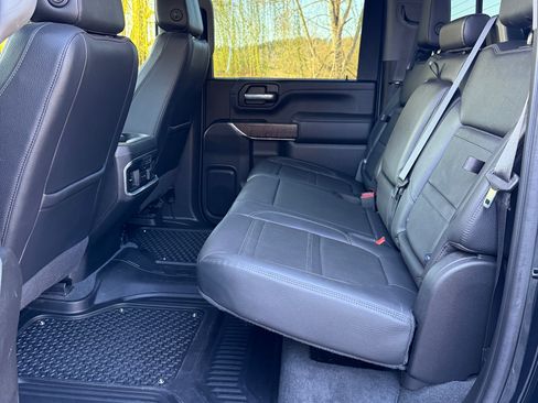 Used 2021 GMC Sierra 2500 Denali w/ Denali Black Diamond Edition image 8