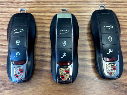 Used 2014 Porsche Cayenne Diesel Platinum Edition image 9