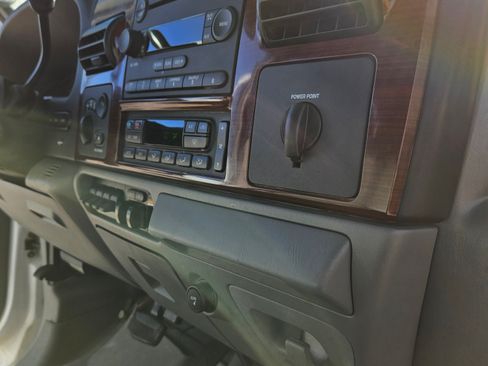 Used 2006 Ford F350 Lariat image 6